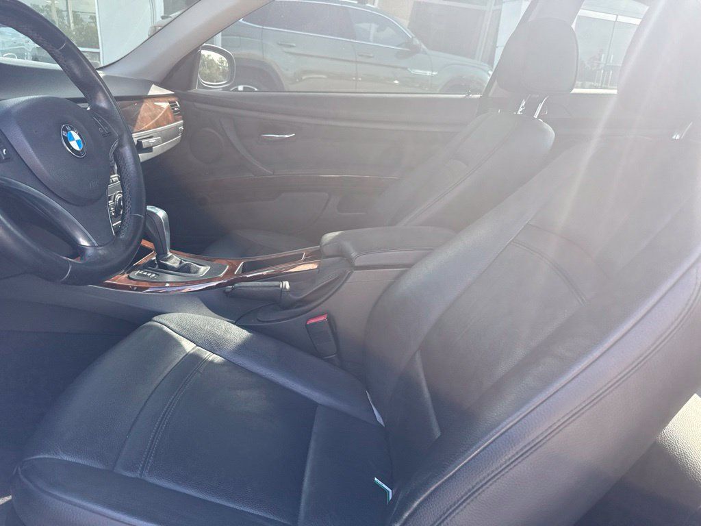 Used 2011 BMW 328i xDrive Coupe AWD/4WD image 2