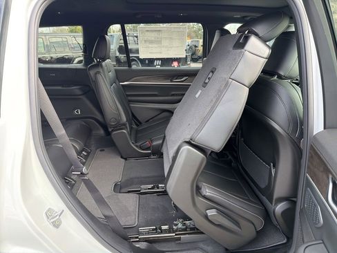 New 2026 Jeep Grand Cherokee L Limited w/ Limited Altitude Package RWD image 19