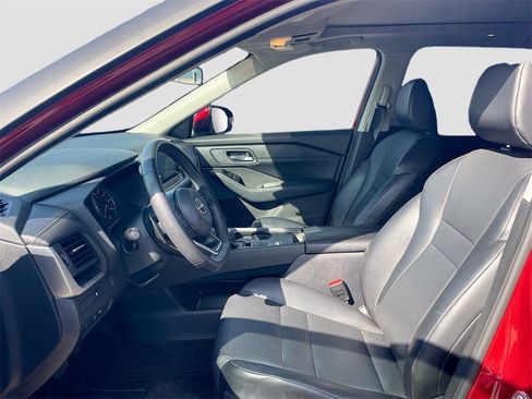 Used 2024 Nissan Rogue SV w/ SV Premium Package image 10