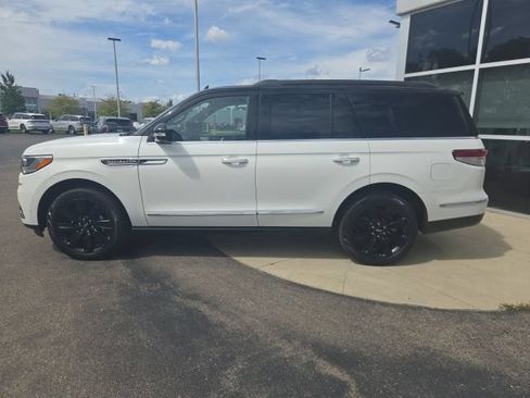 Certified 2024 Lincoln Navigator Black Label AWD/4WD image 4