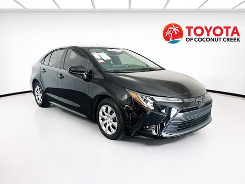 Certified 2025 Toyota Corolla LE FWD image 1