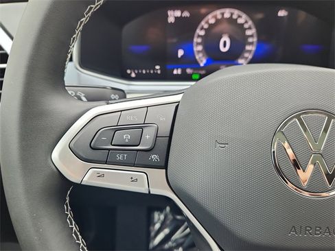 New 2025 Volkswagen Taos SE image 11