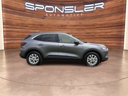 Used 2023 Ford Escape Active w/ Tech Pack #1 AWD/4WD image 8