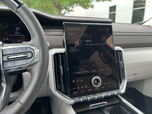 Used 2024 GMC Acadia Denali w/ Super Cruise Package FWD image 18
