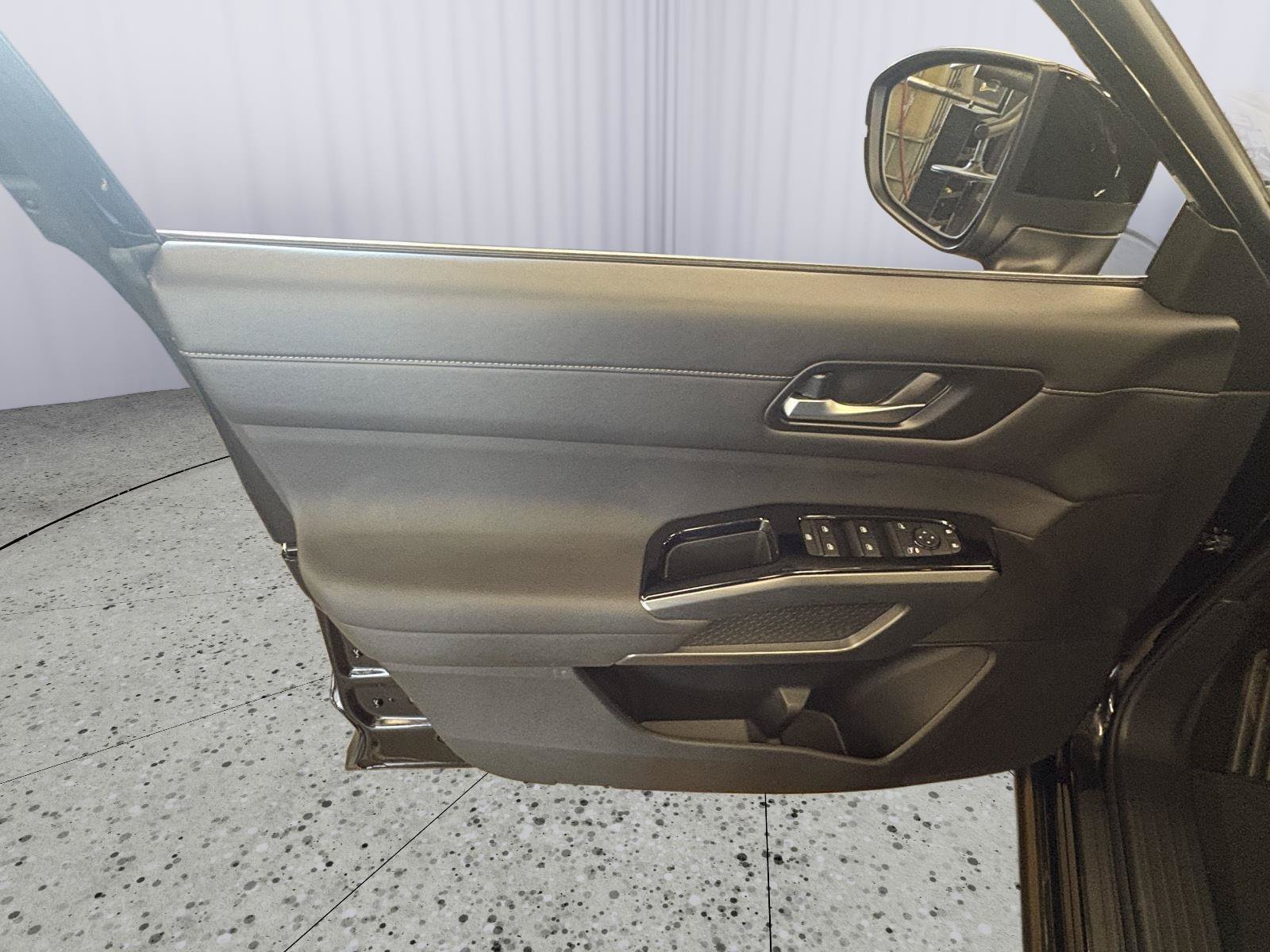Used 2025 Nissan Pathfinder SL FWD image 27