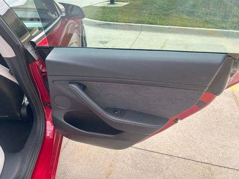 Used 2021 Tesla Model 3 Performance image 28