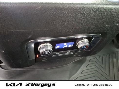 Used 2022 GMC Yukon SLT w/ SLT Luxury Package image 14