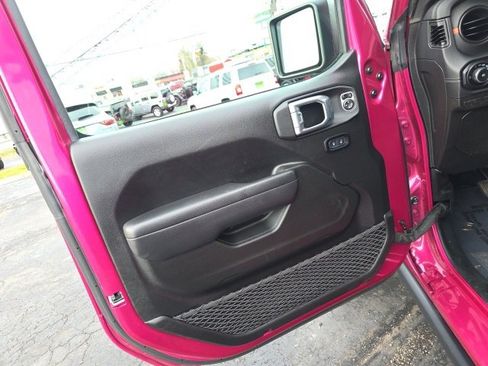 Used 2024 Jeep Wrangler Unlimited Rubicon image 11