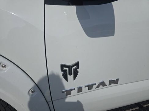 Used 2021 Nissan Titan SV w/ SV Convenience Package AWD/4WD image 7