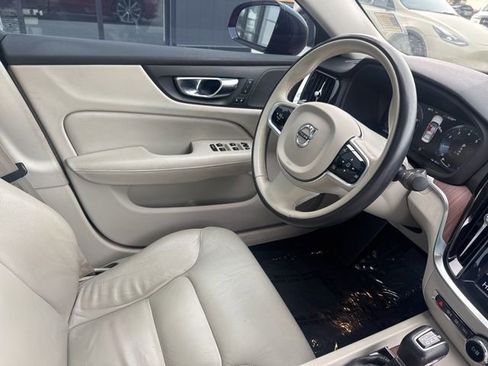 Used 2021 Volvo S60 T5 Momentum image 21