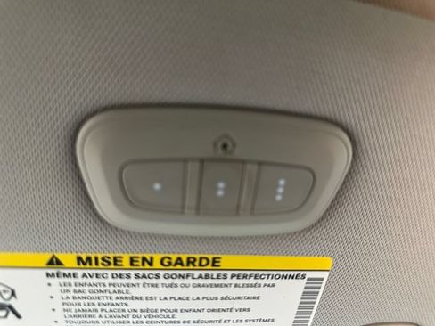 Used 2017 Chrysler Pacifica Limited FWD image 17