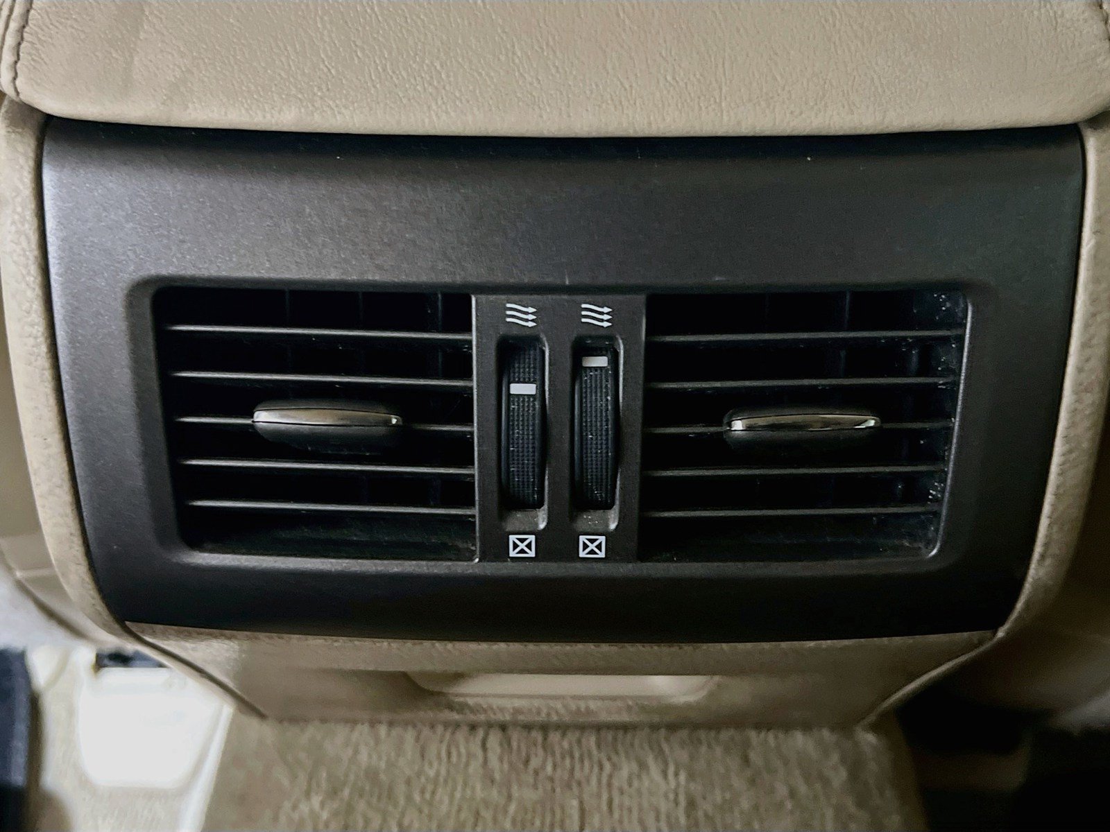 Used 2010 Lexus LS 460 AWD w/ Comfort Pkg image 19