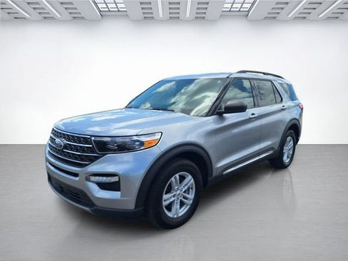 Used 2024 Ford Explorer XLT w/ Equipment Group 202A AWD/4WD image 8