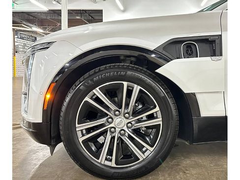 Used 2024 Cadillac Lyriq Luxury RWD image 9