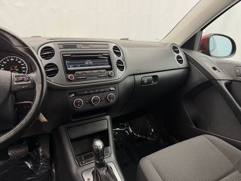 Used 2013 Volkswagen Tiguan S image 12