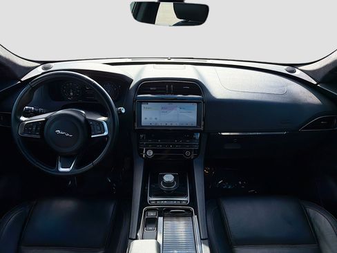 Used 2020 Jaguar F-PACE Prestige image 16