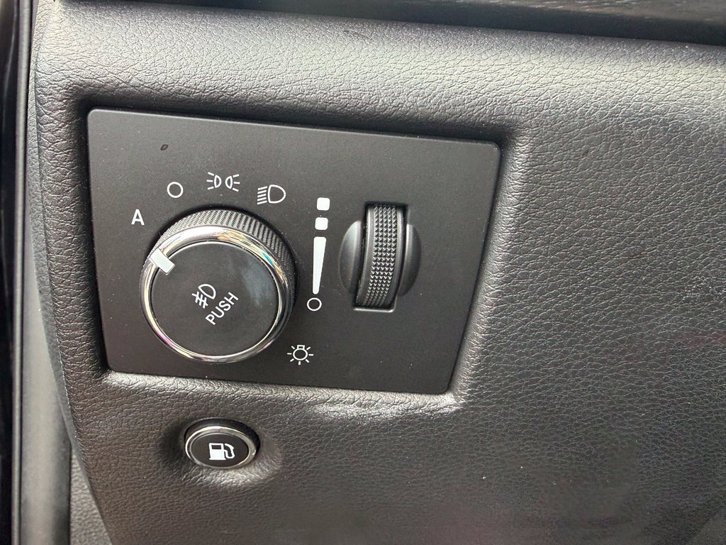 Used 2018 Jeep Grand Cherokee Altitude AWD/4WD image 16