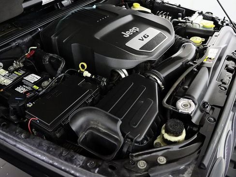 Used 2015 Jeep Wrangler Unlimited Sahara image 35