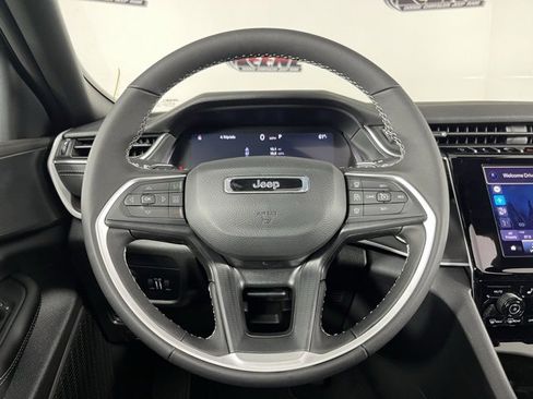 New 2025 Jeep Grand Cherokee Laredo X w/ Luxury Tech Group I image 14