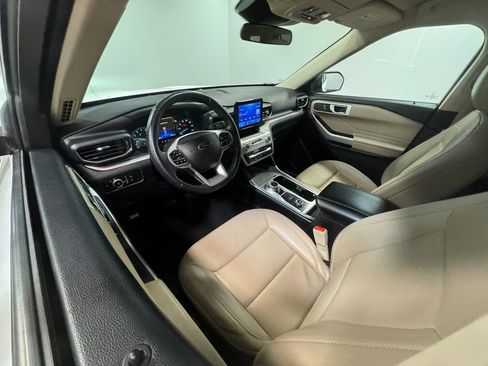 Used 2023 Ford Explorer XLT w/ Equipment Group 202A image 2