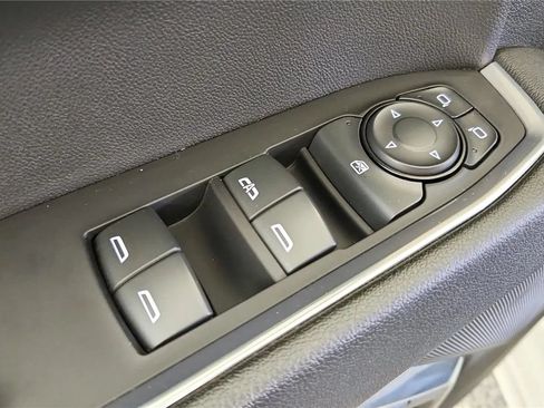 Used 2023 Chevrolet Silverado 1500 LT AWD/4WD image 32