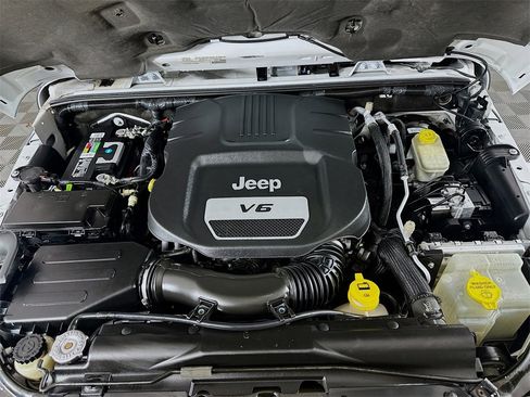 Used 2015 Jeep Wrangler Unlimited Sahara image 25