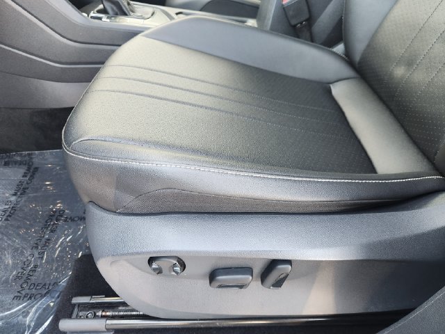 Used 2022 Volkswagen Tiguan SE R-Line FWD image 26
