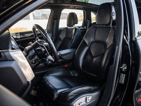 Used 2018 Porsche Cayenne Platinum Edition image 4