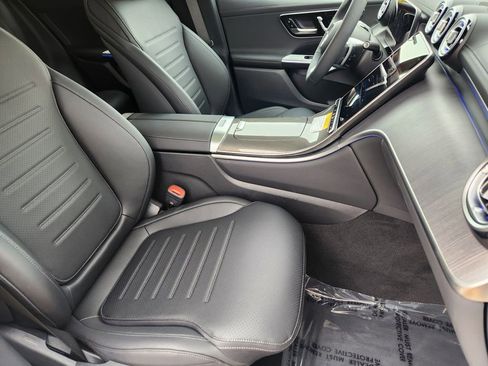 Used 2025 Mercedes-Benz GLC 300 4MATIC image 13