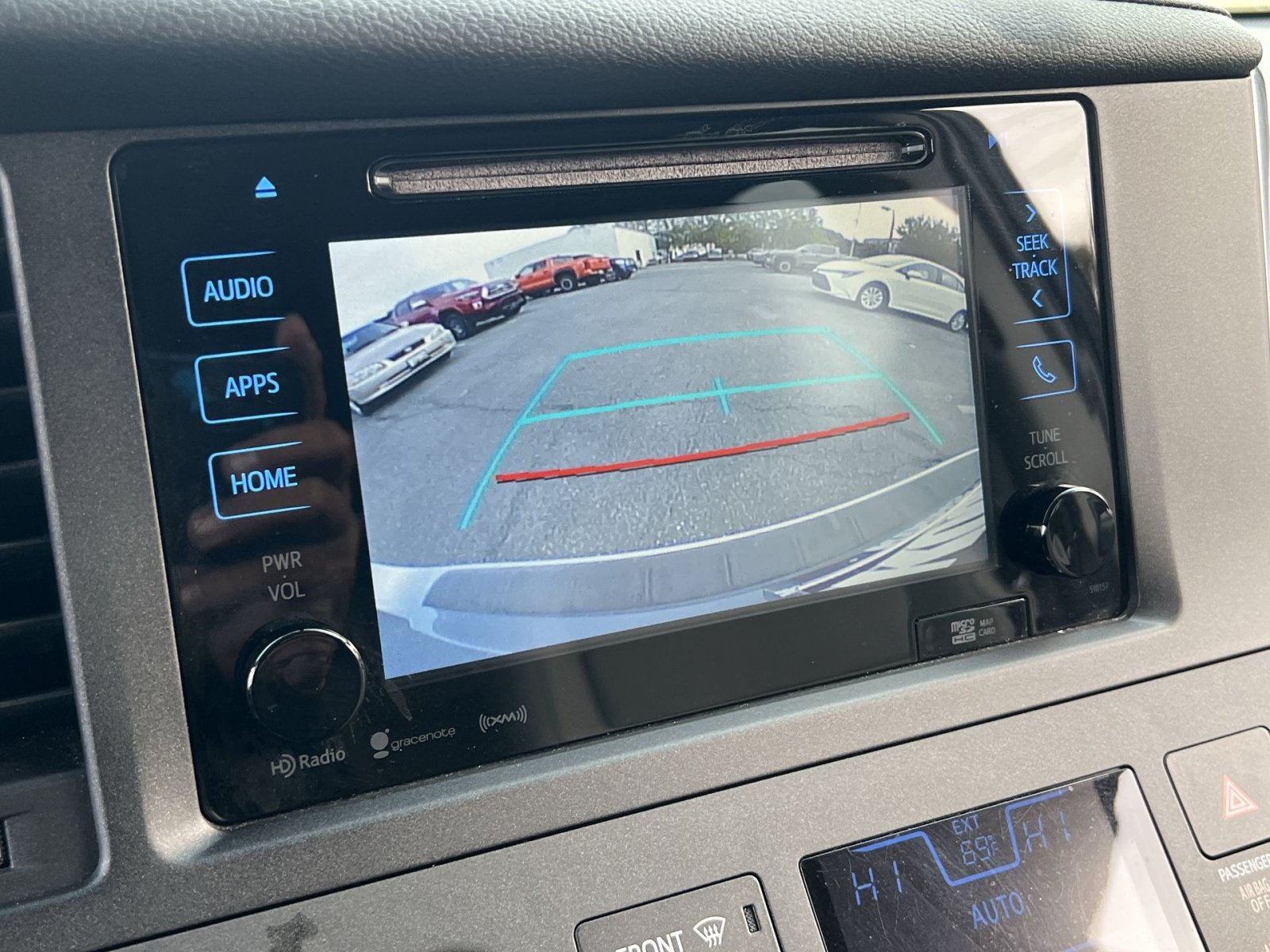 Used 2017 Toyota Sienna XLE w/ XLE Navigation Package FWD image 18