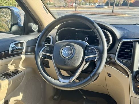 Used 2018 Jeep Grand Cherokee Limited w/ Luxury Group II image 18