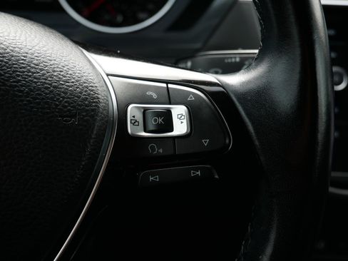 Used 2018 Volkswagen Tiguan SE image 28