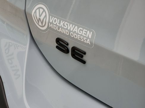 New 2026 Volkswagen Taos SE image 10