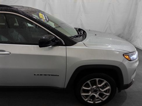 Used 2025 Jeep Compass Limited image 9