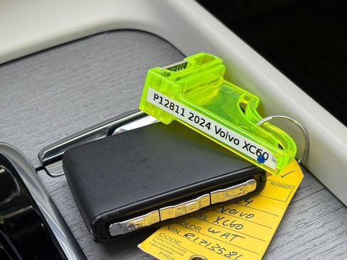 Certified 2024 Volvo XC60 T8 Plus w/ Protection Package Premier image 38