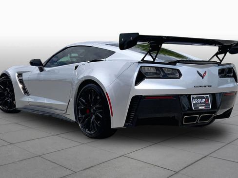 Used 2016 Chevrolet Corvette Z06 w/ 2LZ Preferred Equipment Group RWD image 11