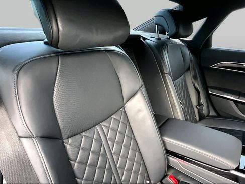 Used 2020 Audi S8 L AWD/4WD image 36