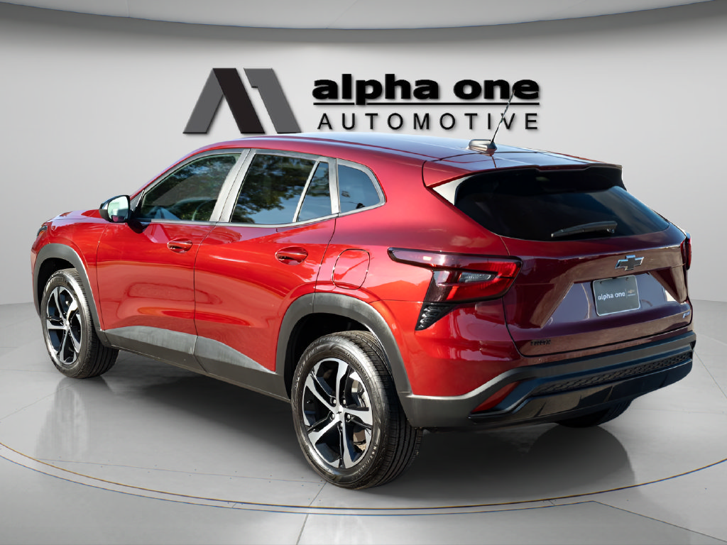 Used 2025 Chevrolet Trax RS FWD image 10