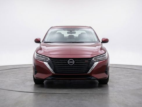 Used 2025 Nissan Sentra SV FWD image 2