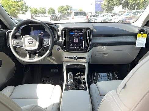Used 2026 Volvo XC40 B5 Plus w/ Protection Package Premier AWD/4WD image 18