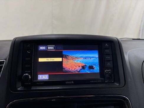 Used 2018 Dodge Grand Caravan SE w/ UConnect Hands-Free Group image 34
