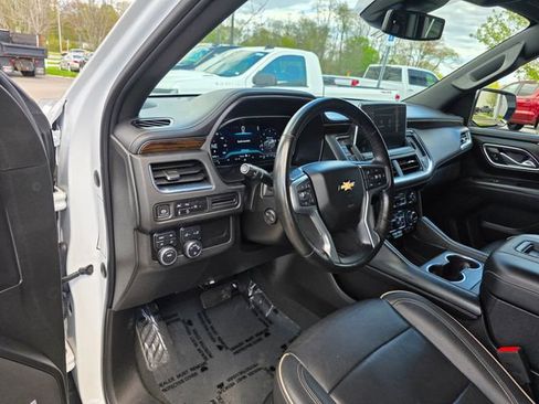 Used 2023 Chevrolet Suburban Premier AWD/4WD image 26