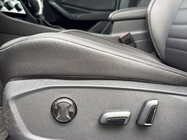 Used 2023 Volkswagen Jetta SE w/ Panoramic Sunroof Package FWD image 13
