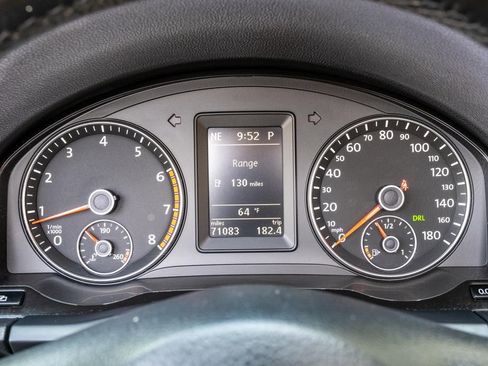 Used 2010 Volkswagen Eos Komfort FWD image 2