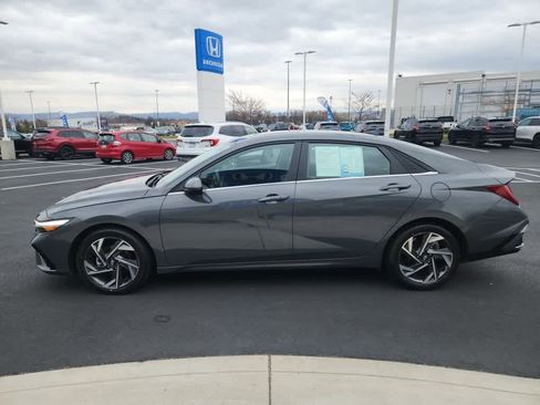 Used 2024 Hyundai Elantra SEL w/ Convenience Package image 5