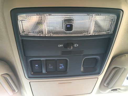 Used 2018 Toyota 4Runner SR5 AWD/4WD image 14