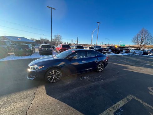 Used 2017 Nissan Maxima Platinum image 4