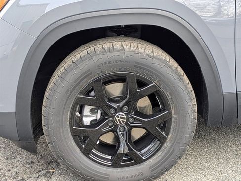 New 2025 Volkswagen Atlas Peak Edition SE image 7