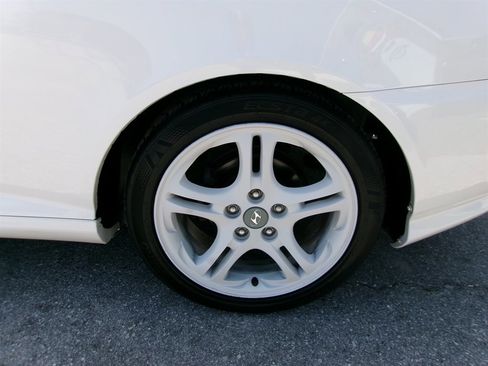 Used 2004 Hyundai Tiburon GT FWD image 11
