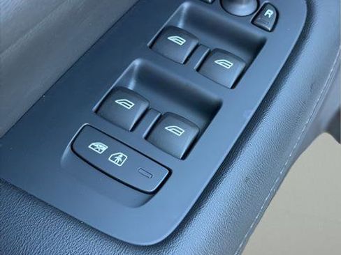 Used 2025 Volvo V60 B5 Cross Country Plus image 15